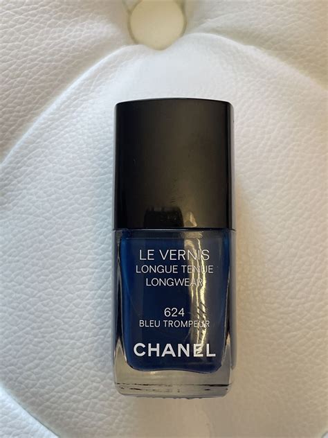 chanel le vernis bleu trompeur